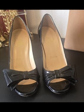 Christian Louboutin Black Patent Bow Peep-Toe Pumps Sz35